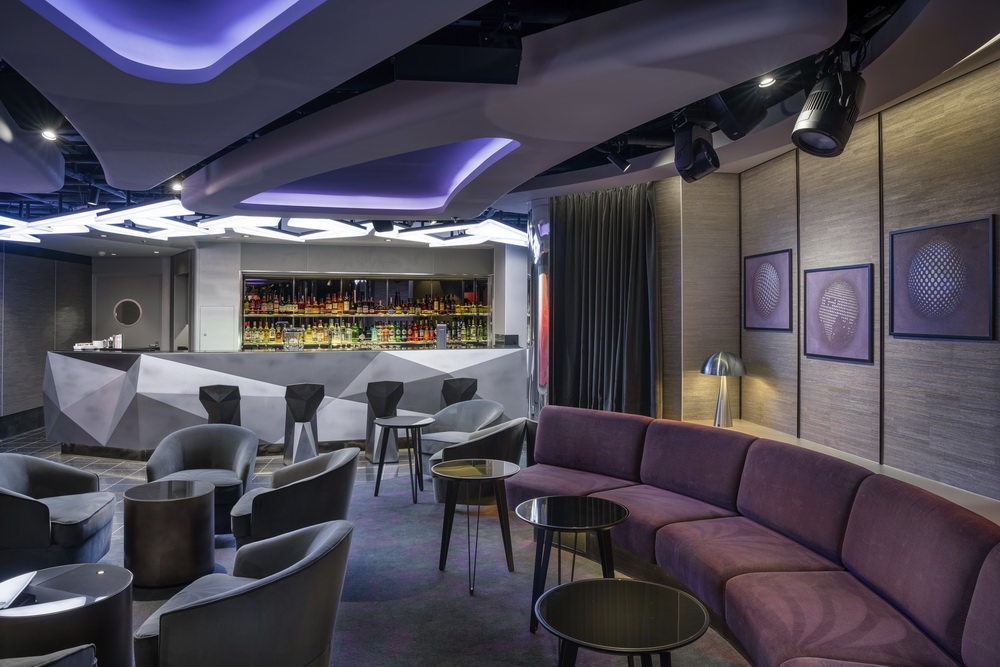 MSC World Europa, TV Studio & Bar