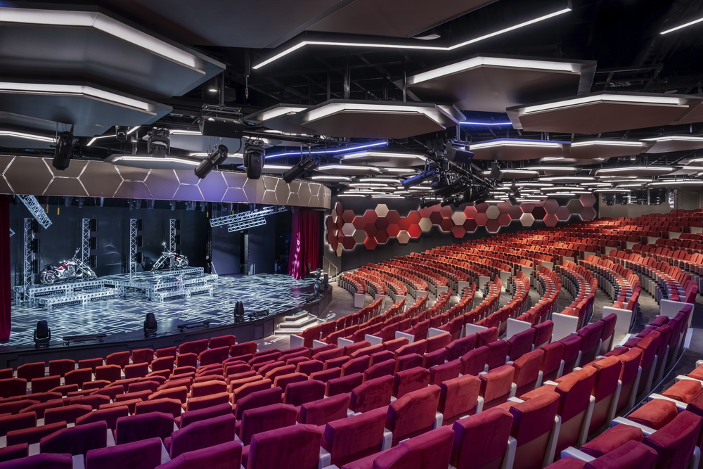 MSC World Europa, World Theatre