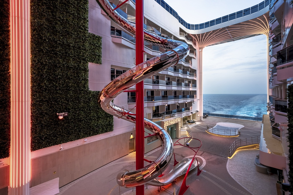 MSC World Europa, Venom Drop @ The Spiral