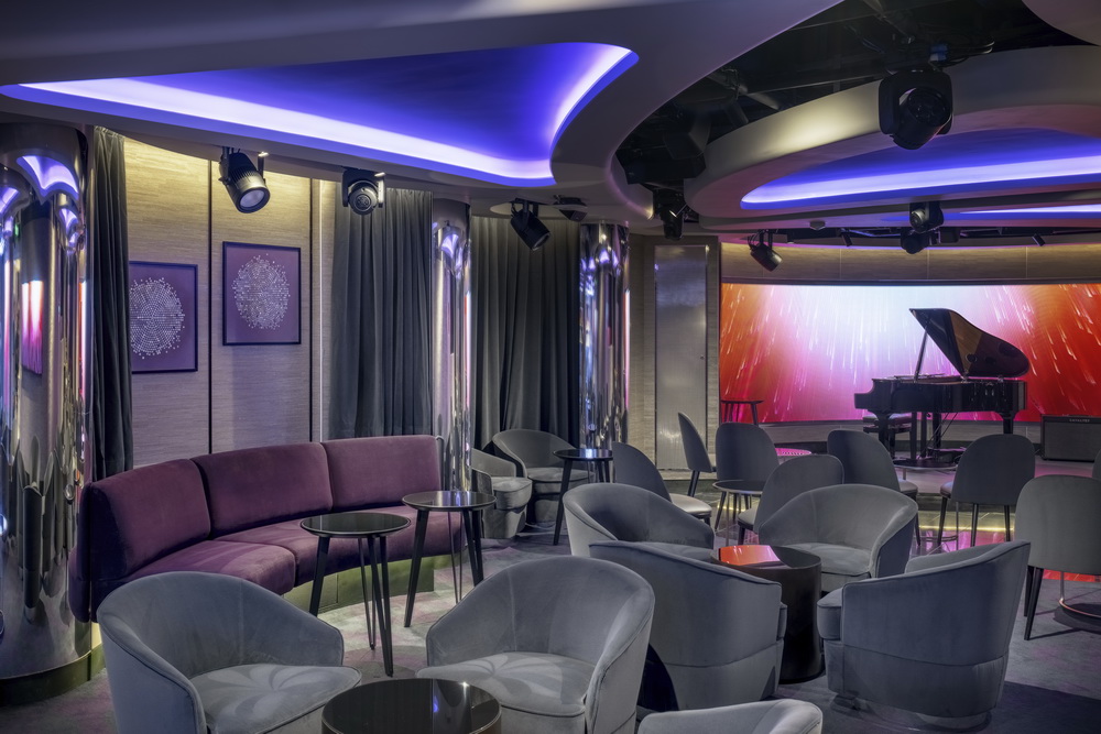 MSC World Europa, TV Studio & Bar